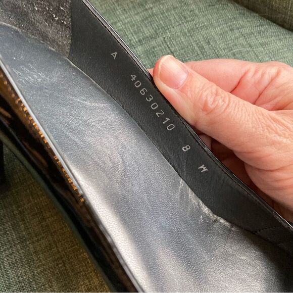 Stuart Weizman Women’s patient leather peep toe black heels size 8. EUC! - Picture 4 of 9